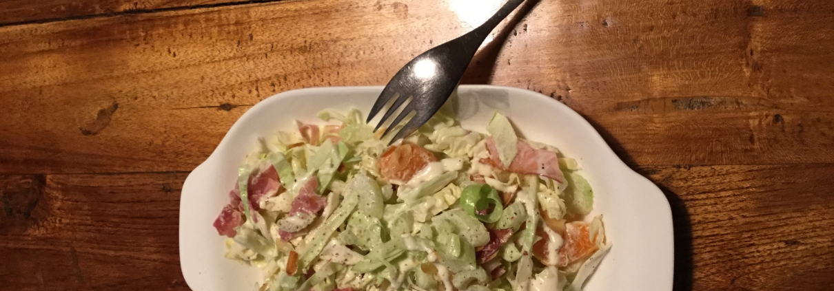 bordje met bleekselderij salade
